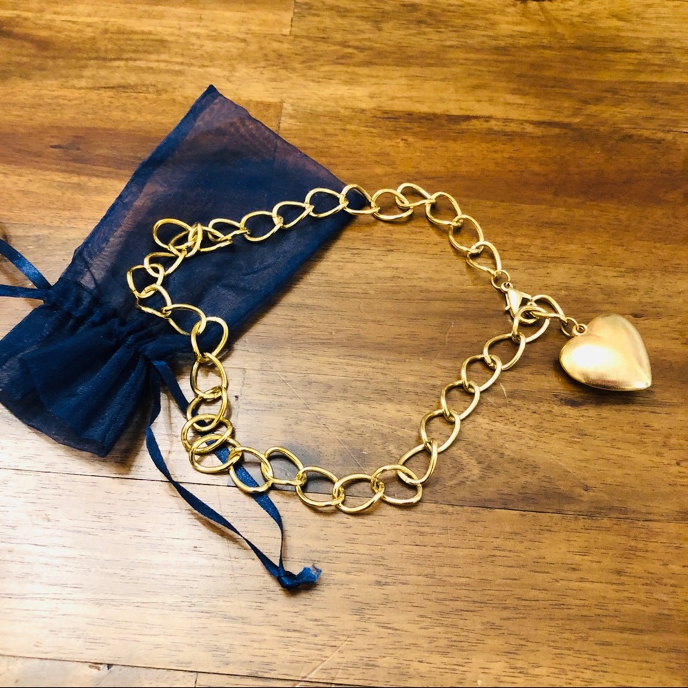 Choker heart necklace with pouch